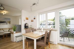 schöne 2-Raum-Wohnung mit Balkon, gratis Nutzung vom AHOI Erlebnisbad und Sauna in Sellin - Villa Jolie FeWo 09