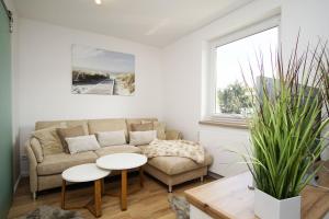 schöne 2-Raum-Wohnung mit Balkon, gratis Nutzung vom AHOI Erlebnisbad und Sauna in Sellin - Villa Jolie FeWo 09