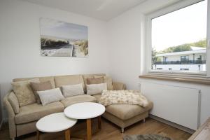 schöne 2-Raum-Wohnung mit Balkon, gratis Nutzung vom AHOI Erlebnisbad und Sauna in Sellin - Villa Jolie FeWo 09