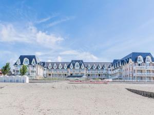 Flat on the beach with pool in Le Crotoy