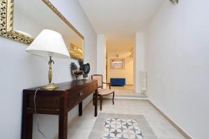 Bright flat with wonderful views in the centre