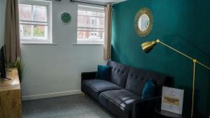 Canterbury Apartment with Parking - Monthly Stays
