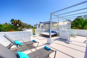 1108 Beachfront 2 apartments with roofterrace 80mtrgt beach 3 pools - Marbella