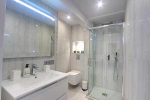 1108 Beachfront 2 apartments with roofterrace 80mtrgt beach 3 pools