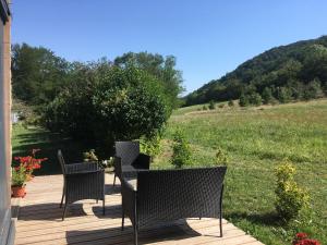 Maisons de vacances Gite La Glycine : Maison 2 Chambres