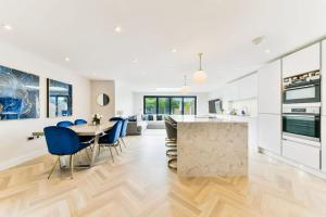 Modern 3 bed Entire House, Gym & Underfloor Heating