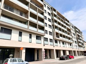 New 2022 Family&Friends Downtown AC 3BR 2BA FREE PARKING big Balcony near Metro&Train Station SELF CHECK-IN Apt