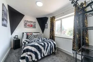 Aseda 4 BedRoom Private Parking, Game Zone -Pool table, Garden Home - Paull