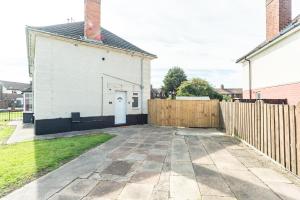 Aseda 4 BedRoom Private Parking, Game Zone -Pool table, Garden Home
