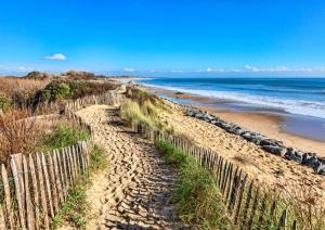 Maisons de vacances Bright house with garden in Sables-d'Olonne : photos des chambres