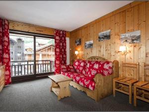 Studio confortable au centre de Val-dIsère avec balcon - FR-1-518-126