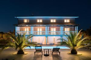 Villa Esea: Poolside Paradise & Relaxing Retreats