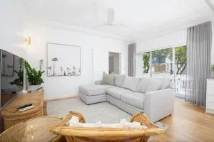 Blissful Merewether Beach Cottage - A Coastal Gem - Merewether