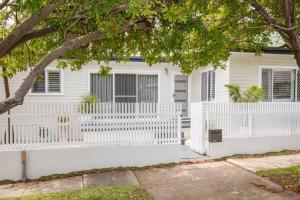 Blissful Merewether Beach Cottage - A Coastal Gem