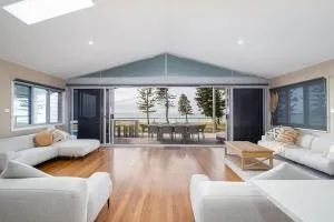 'Stockton Grande' A Sublime Beachfront Family Oasis - Williamtown