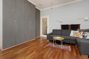 Comfy Warsaw City Centre Apartment by Renters