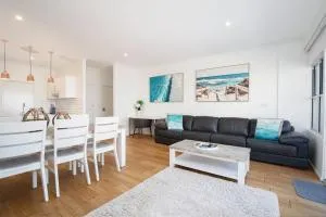 'Sandy Shores' A Spacious Newcastle Beach Escape - Williamtown