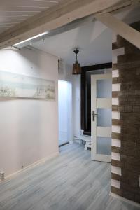Willa Karat Economy Rooms