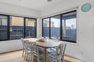 Contemporary Coastal Escape with Sparkling Pool