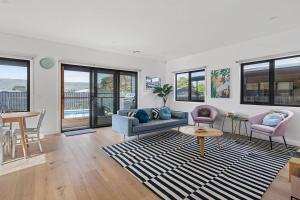 Contemporary Coastal Escape with Sparkling Pool