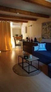 A L ESCALE PASSA PAÏS - Colombières