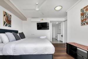 Coastal Chic in Heart of Cairns with Rooftop Pool