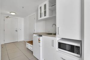 Coastal Chic in Heart of Cairns with Rooftop Pool