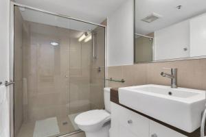 Coastal Chic in Heart of Cairns with Rooftop Pool