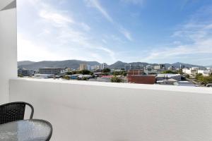 Coastal Chic in Heart of Cairns with Rooftop Pool