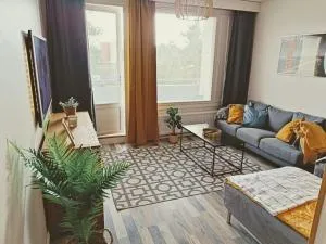 Valoisa yksiö parvekkeella - Masku