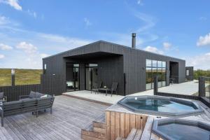 Luxurious 4BR Summerhouse with Hot Tub and Sauna