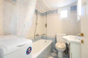 Sun Sea & Views 100m from beach!