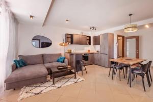 Stylish two bedroom apartment&garage parking place