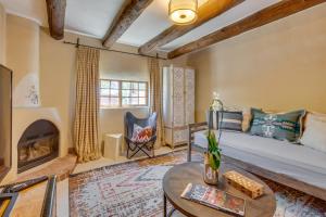 Beautiful Historic Adobe Home about 3 Mi to Taos Plaza