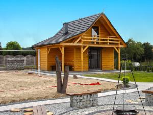 obrázek - A wooden eco friendly house by the Goszcza lake Living room 2 bedrooms
