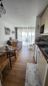 Appartements Vue exceptionnelle sur la mer et le Cap Esterel : photos des chambres