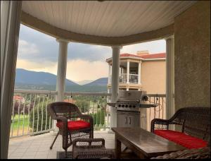 Mountain View Vacation Villa Main Floor Unit, No Stairs