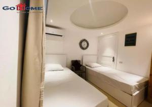 Pretty 4BR Penthouse MB7 with Private Heated Pool at New Marina