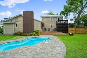 Lighthouse Retreat Island Beach Pool - Davis Shores