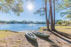 Fern Oaks Estate 15 Acres sleeps 30 - Crescent City