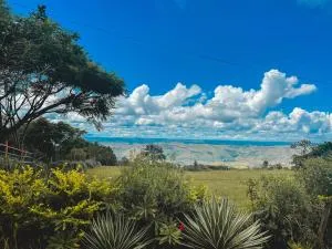 Chalé Kaliandra - Terra Dourada, Oásis no Cerrado, Piscina Natural, Wi-Fi - Pompílio Marques