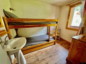 Appartements VAUJANYLOCATIONS - LA FARE 30 : photos des chambres