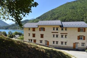 Maisons de vacances VAUJANYLOCATIONS - ROCHES GRANDES 47 : photos des chambres