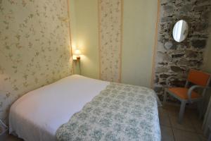 Maisons de vacances VAUJANYLOCATIONS - ROCHES GRANDES 47 : photos des chambres