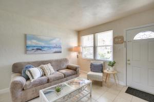 Relaxing Wildwood Crest Retreat with 2 Patios!