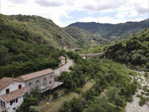 Maisons de vacances Le gite de Moulinas : Maison 3 Chambres