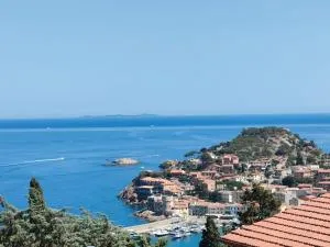Isola del Giglio casa Nico e casa Camilla Monticello Giglio Porto - Джильо-Кастелло