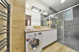 Chalupku - Luxurious apartment 70m2, Jacuzzi, direct centrum, parking included, Air-conditioned, balcony, quiet sleep, best in town