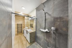 Chalupku - Luxurious apartment 70m2, Jacuzzi, direct centrum, parking included, Air-conditioned, balcony, quiet sleep, best in town