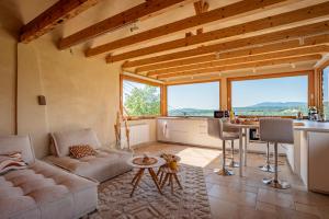 Maisons de vacances Le Grand Nichoir de la Colline - Parking - Wifi : photos des chambres